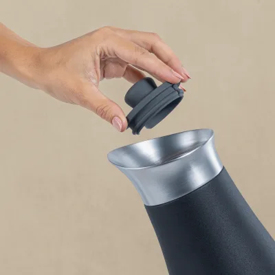 Carafe avec couvercle