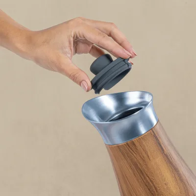 Carafe avec couvercle